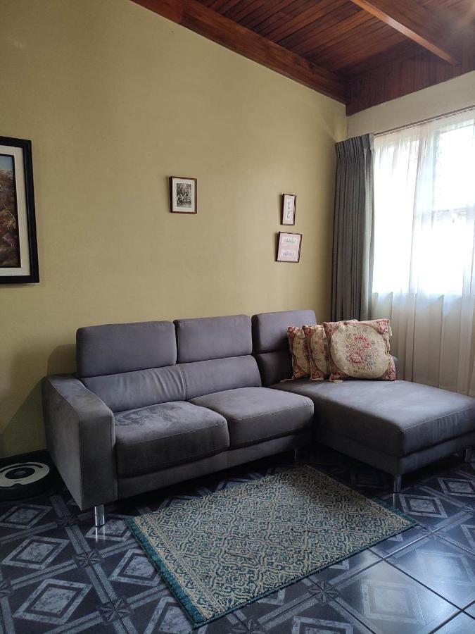 The Cozy Cactus House B&B Cartago Centro English Spoken Екстер'єр фото